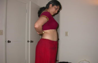 Hot aunty saree wear without blouse and panty pic