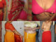 Indian sexy bhabhi hiking saree show her moti gaand images