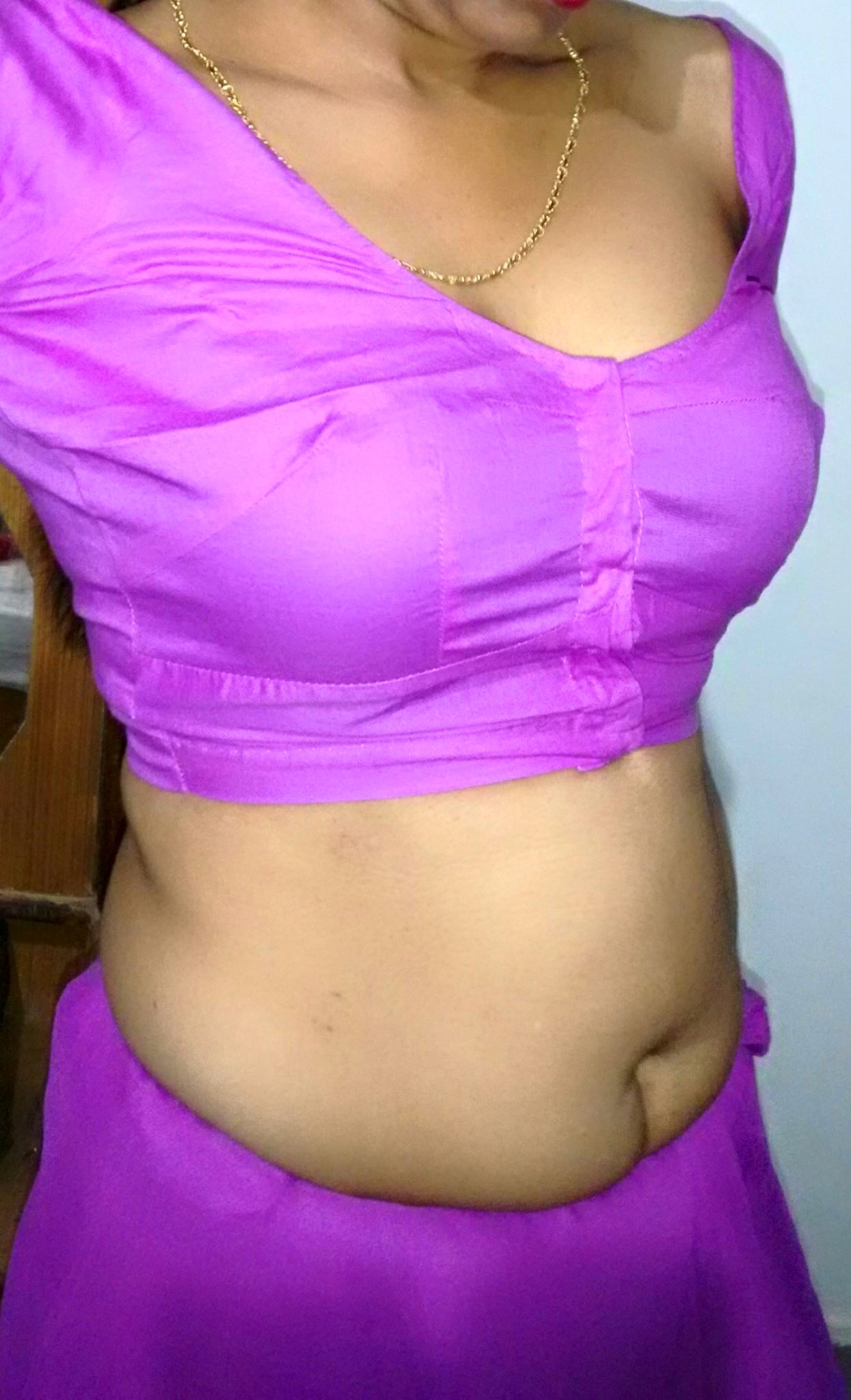 desi housewife boobs behind blouse Porn Photos