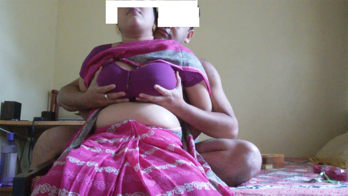 Indian big boobs bhabhi in tight blouse