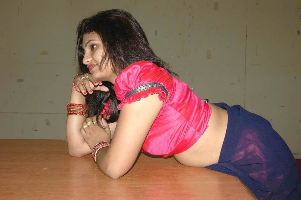 Bangladeshi housewife changing saree blouse bra nude