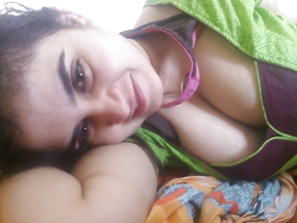 Real aunty blouse cleavage
